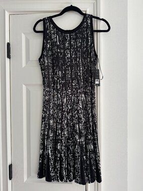 NIC + ZOE Black & white fit and flare dress